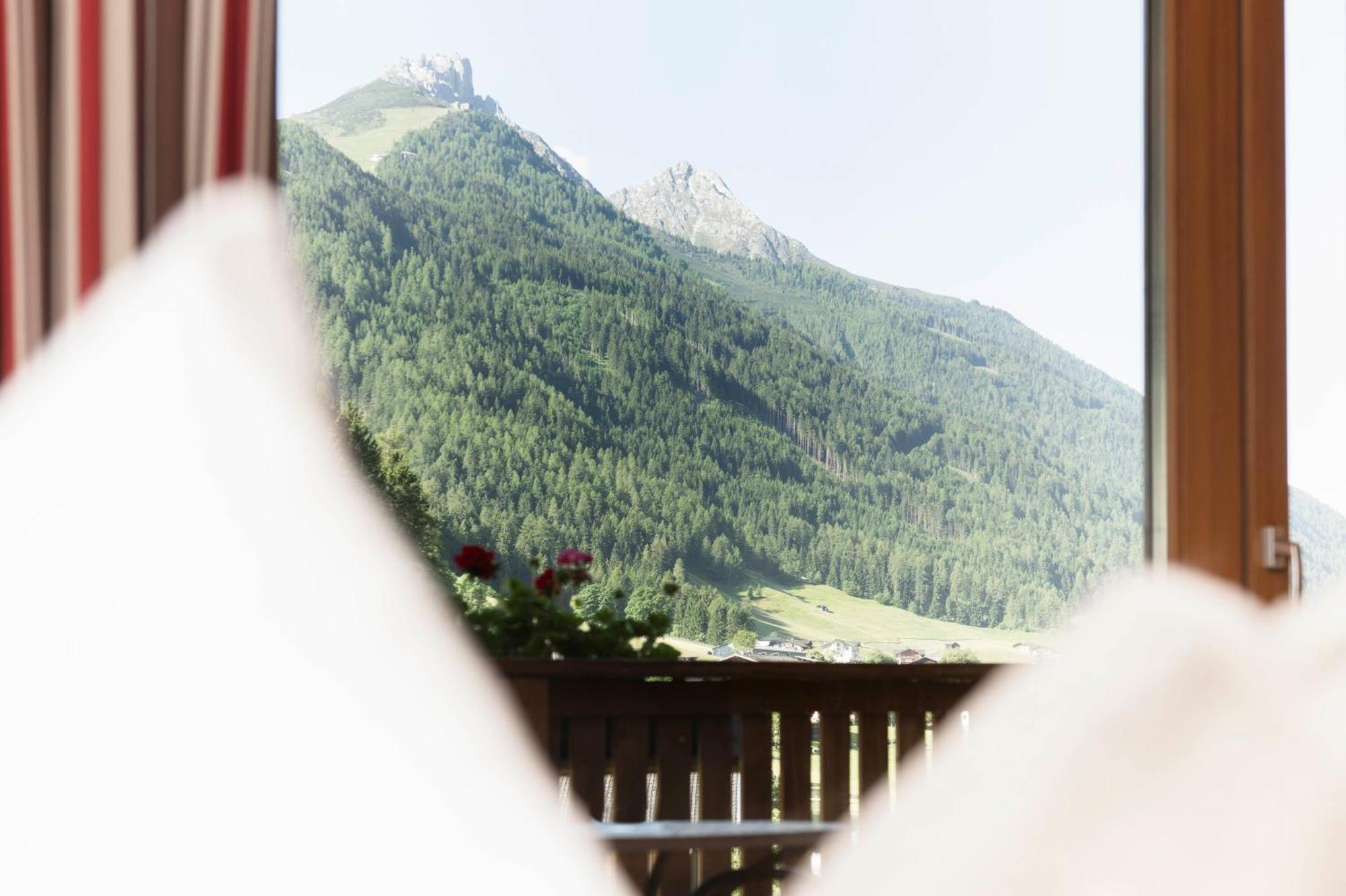 Lifestylepanoramahotel Erika Superior Neustift im Stubaital Bagian luar foto